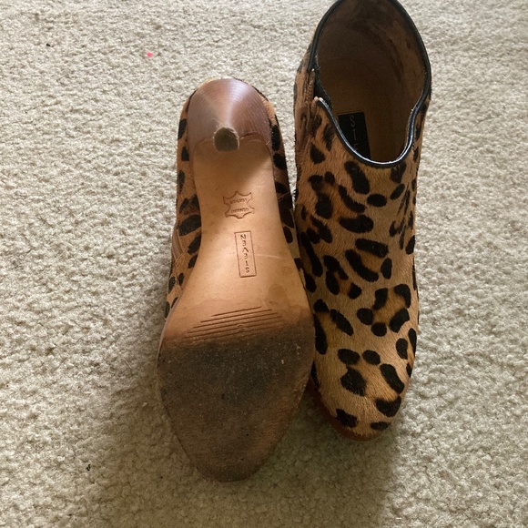 STEVEN by Steve Madden Lipstik 2 Leopard Patterned Ankle Booties / size 5.5 - Picture 2 of 5